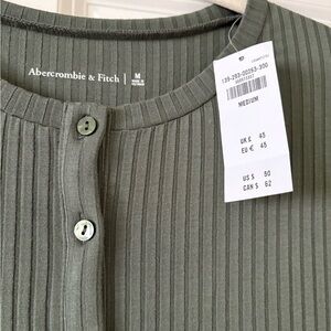 *NYT* Abercrombie Ribbed Long Sleeve